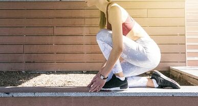 cleachtaí spóirt do meáchain caillteanas sa bhaile